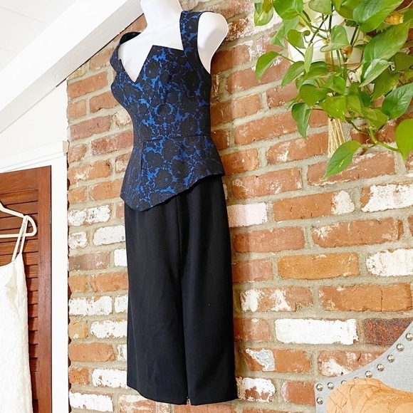 BLACK HALO Blue Black
Brocade Peplum Wiggle Dress
Women's Size 6 - Picture 7 of 9